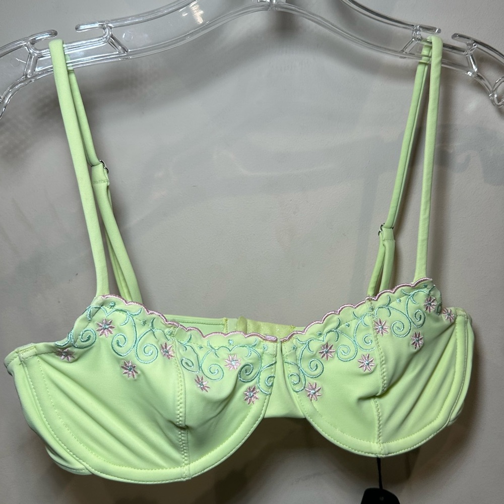 Frankie’s Bikinis X Sydney Sweeney bikini top